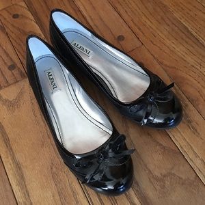 ALFANI: Black Patent Leather Ballet Flats